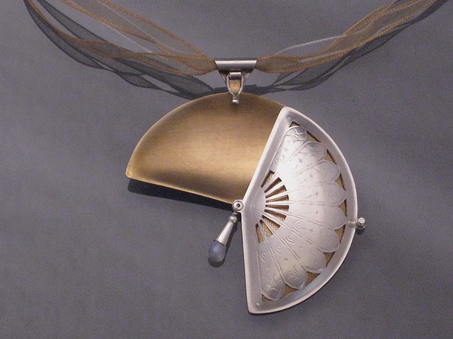 Fan Locket - Open